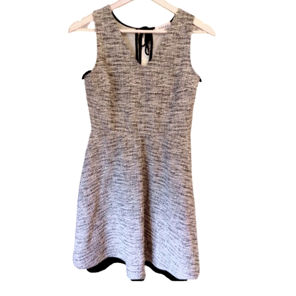 Gilli Black & White V-neck Dress with Tie …